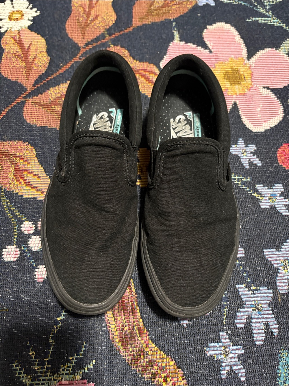 VANS SLIP ON SNEAKERS